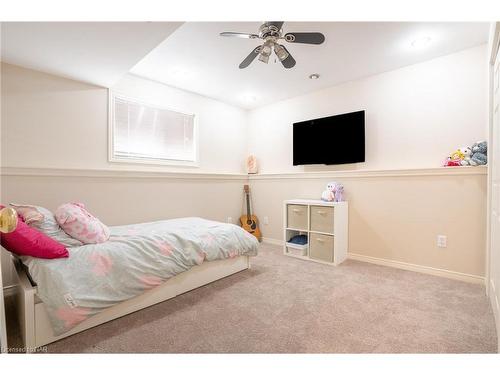 49 Biggar Road, Thorold, ON - Indoor Photo Showing Bedroom