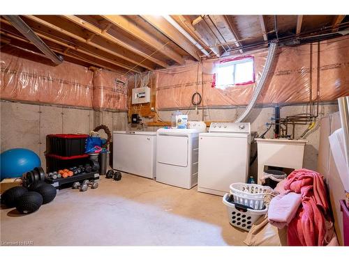 49 Biggar Road, Thorold, ON - Indoor Photo Showing Laundry Room