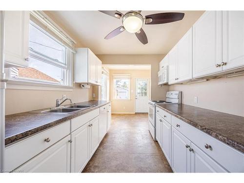 28 Shakespeare Avenue, St. Catharines, ON - Indoor Photo Showing Kitchen With Double Sink