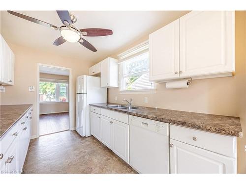 28 Shakespeare Avenue, St. Catharines, ON - Indoor Photo Showing Kitchen With Double Sink