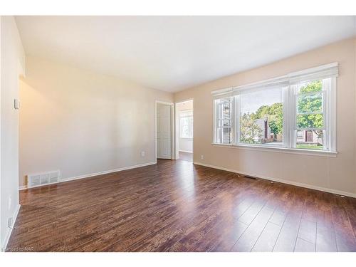 28 Shakespeare Avenue, St. Catharines, ON - Indoor Photo Showing Other Room