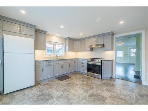 7 Park Street, Nanticoke, ON - Indoor Photo Showing Kitchen