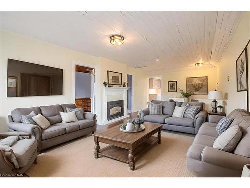 7 Park Street, Nanticoke, ON - Indoor Photo Showing Living Room With Fireplace