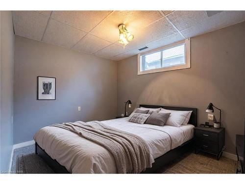 7 Park Street, Nanticoke, ON - Indoor Photo Showing Bedroom