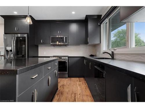 190 Lakeshore Road, St. Catharines, ON - Indoor Photo Showing Kitchen With Upgraded Kitchen