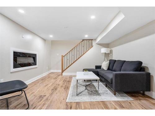 190 Lakeshore Road, St. Catharines, ON - Indoor Photo Showing Living Room