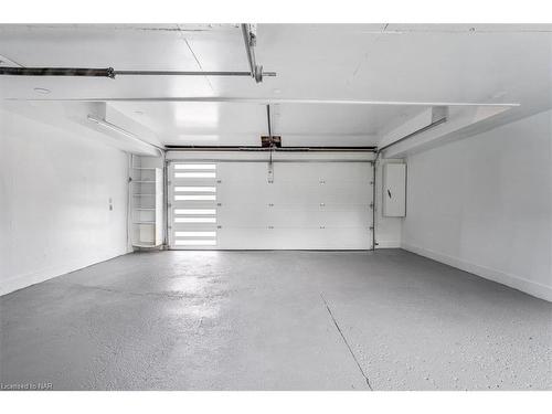 190 Lakeshore Road, St. Catharines, ON - Indoor Photo Showing Garage