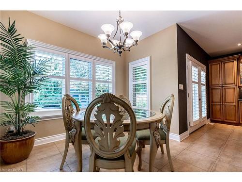 75 Kunda Park Boulevard, Fonthill, ON - Indoor Photo Showing Dining Room