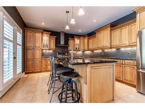 75 Kunda Park Boulevard, Fonthill, ON - Indoor Photo Showing Kitchen