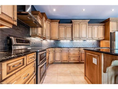 75 Kunda Park Boulevard, Fonthill, ON - Indoor Photo Showing Kitchen