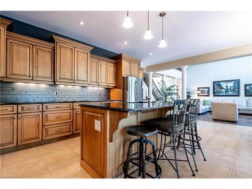 75 Kunda Park Boulevard, Fonthill, ON - Indoor Photo Showing Kitchen