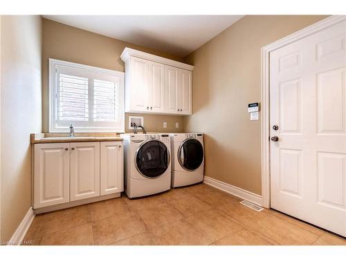 75 Kunda Park Boulevard, Fonthill, ON - Indoor Photo Showing Laundry Room