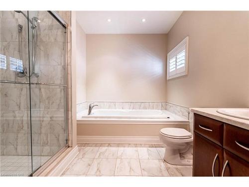 75 Kunda Park Boulevard, Fonthill, ON - Indoor Photo Showing Bathroom