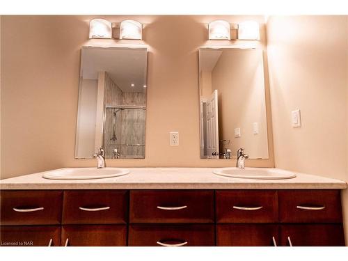 75 Kunda Park Boulevard, Fonthill, ON - Indoor Photo Showing Bathroom