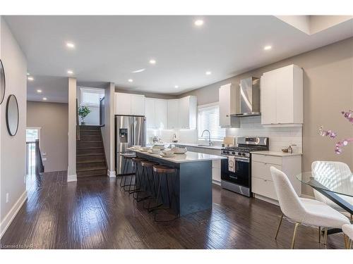 3217 Dorchester Road, Niagara Falls, ON - Indoor Photo Showing Kitchen With Upgraded Kitchen