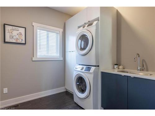 3217 Dorchester Road, Niagara Falls, ON - Indoor Photo Showing Laundry Room