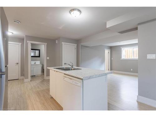 3217 Dorchester Road, Niagara Falls, ON - Indoor Photo Showing Kitchen With Double Sink