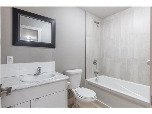 3217 Dorchester Road, Niagara Falls, ON - Indoor Photo Showing Bathroom