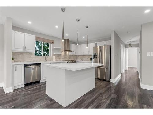 7204 Casey Street, Niagara Falls, ON - Indoor Photo Showing Kitchen With Upgraded Kitchen