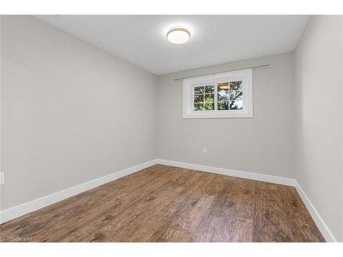 7204 Casey Street, Niagara Falls, ON - Indoor Photo Showing Other Room