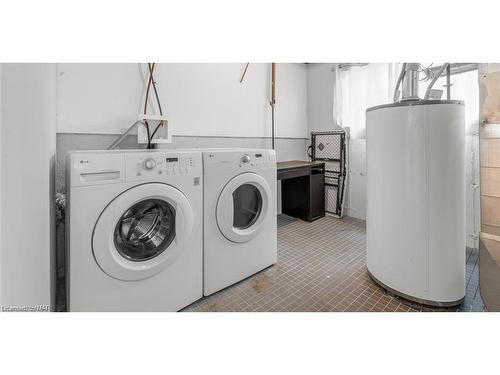 7204 Casey Street, Niagara Falls, ON - Indoor Photo Showing Laundry Room