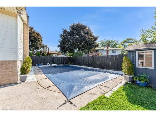 7204 Casey Street, Niagara Falls, ON - Outdoor With In Ground Pool