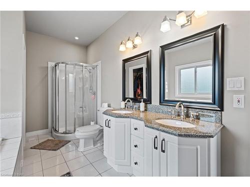 2663 Thompson Road, Niagara Falls, ON - Indoor Photo Showing Bathroom