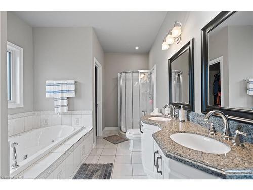 2663 Thompson Road, Niagara Falls, ON - Indoor Photo Showing Bathroom