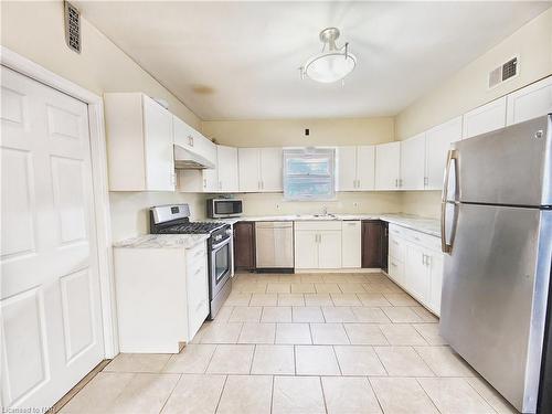 5958 Summer Street, Niagara Falls, ON - Indoor Photo Showing Kitchen With Stainless Steel Kitchen With Double Sink