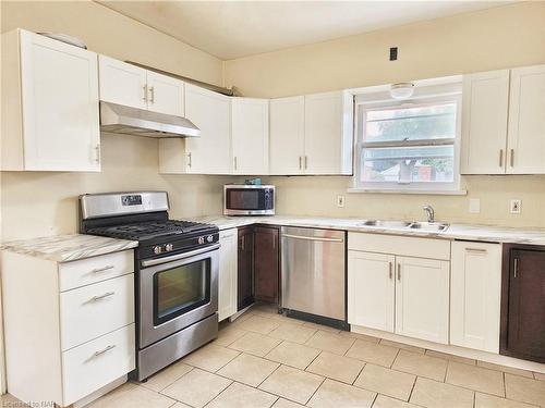 5958 Summer Street, Niagara Falls, ON - Indoor Photo Showing Kitchen With Stainless Steel Kitchen With Double Sink