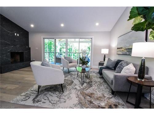 17 Parklane Crescent, St. Catharines, ON - Indoor Photo Showing Living Room With Fireplace