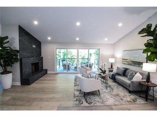 17 Parklane Crescent, St. Catharines, ON - Indoor Photo Showing Living Room With Fireplace