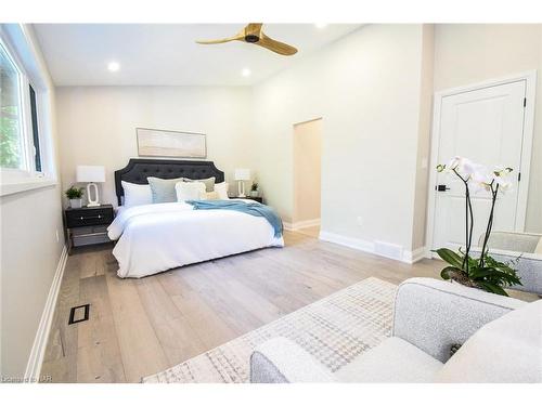 17 Parklane Crescent, St. Catharines, ON - Indoor Photo Showing Bedroom