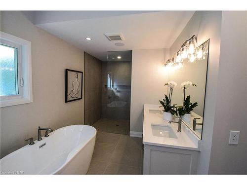 17 Parklane Crescent, St. Catharines, ON - Indoor Photo Showing Bathroom