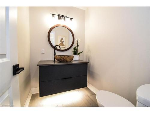 17 Parklane Crescent, St. Catharines, ON - Indoor Photo Showing Bathroom