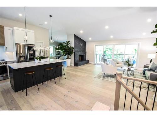 17 Parklane Crescent, St. Catharines, ON - Indoor Photo Showing Kitchen With Upgraded Kitchen