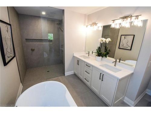 17 Parklane Crescent, St. Catharines, ON - Indoor Photo Showing Bathroom