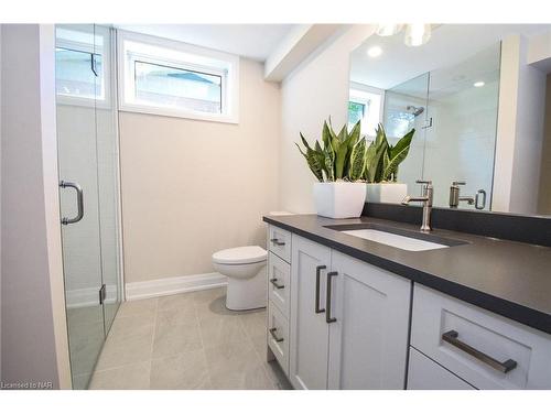 17 Parklane Crescent, St. Catharines, ON - Indoor Photo Showing Bathroom