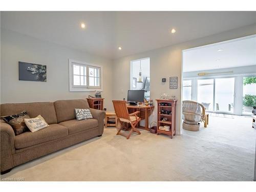 2901 Vimy Road, Port Colborne, ON - Indoor Photo Showing Living Room