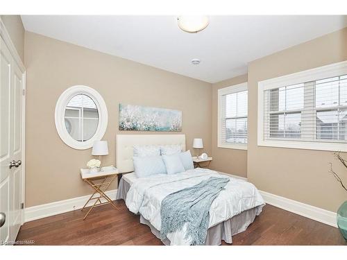 14 St Andrews Lane S, Niagara-On-The-Lake, ON - Indoor Photo Showing Bedroom