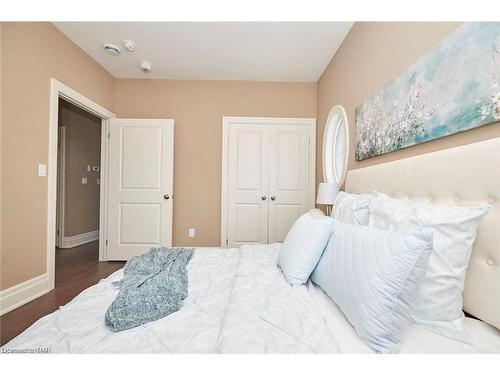 14 St Andrews Lane S, Niagara-On-The-Lake, ON - Indoor Photo Showing Bedroom