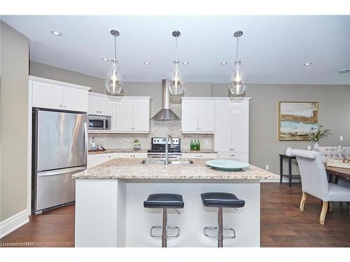 14 St Andrews Lane S, Niagara-On-The-Lake, ON - Indoor Photo Showing Kitchen With Upgraded Kitchen