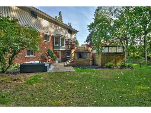 33 Berkwood Place, Fonthill, ON - Outdoor