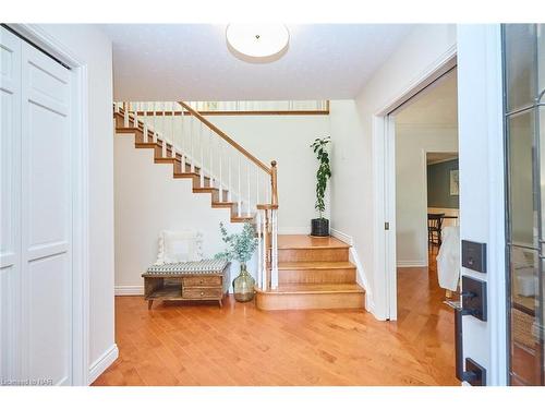 33 Berkwood Place, Fonthill, ON - Indoor Photo Showing Other Room