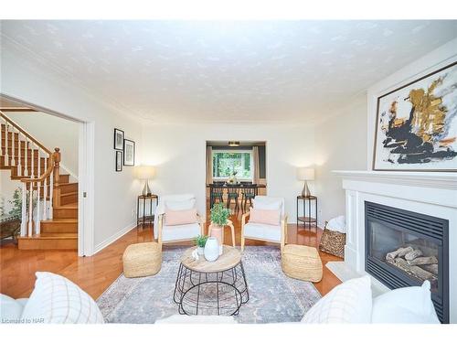 33 Berkwood Place, Fonthill, ON - Indoor Photo Showing Living Room With Fireplace