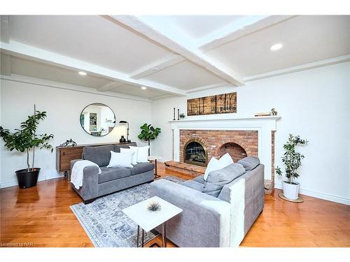 33 Berkwood Place, Fonthill, ON - Indoor Photo Showing Living Room With Fireplace