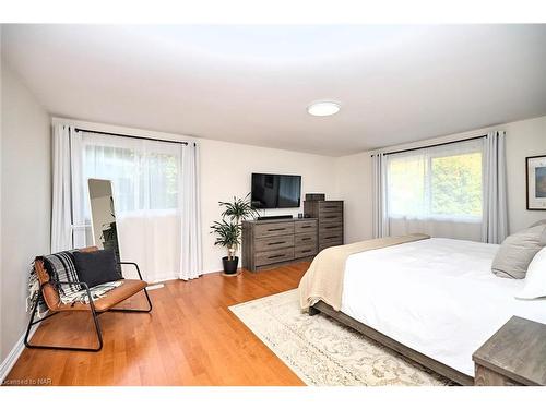 33 Berkwood Place, Fonthill, ON - Indoor Photo Showing Bedroom