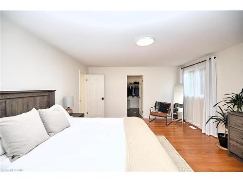 33 Berkwood Place, Fonthill, ON - Indoor Photo Showing Bedroom