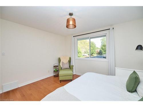 33 Berkwood Place, Fonthill, ON - Indoor Photo Showing Bedroom