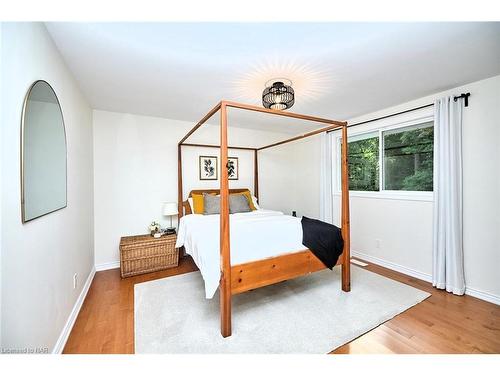 33 Berkwood Place, Fonthill, ON - Indoor Photo Showing Bedroom